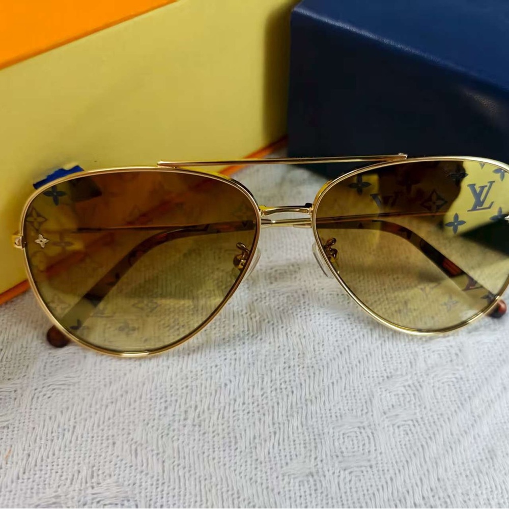 Louis Vuitton Women’s sunglasses